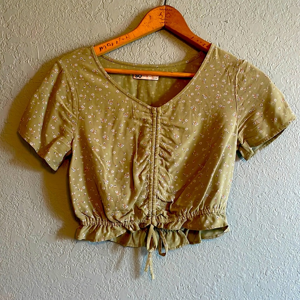 Crop tee ruffled and rouching. Draw string cinched.